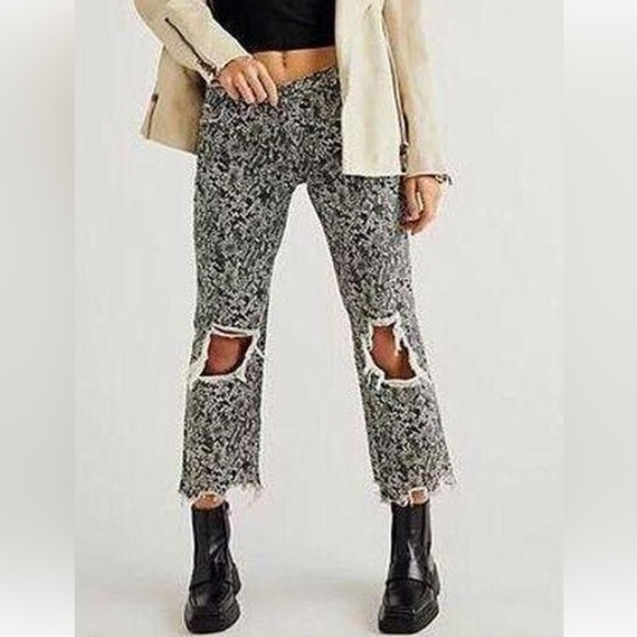 We the Free NWOT Maggie style snake skin jeans size 28 - Picture 2 of 5